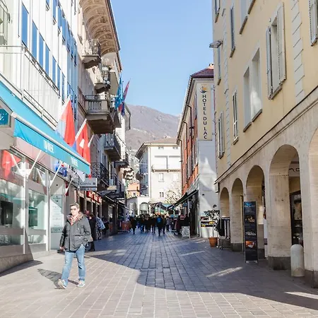 Du Hotel Locarno